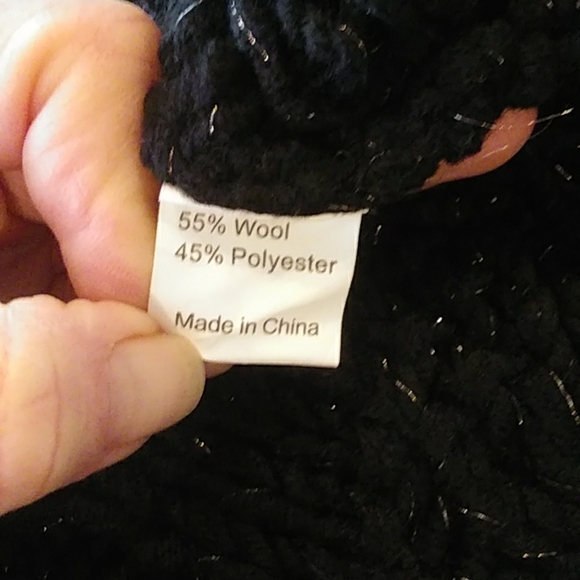 NWT JOHN FASHION BEAUTIFUL TEXTURED, KNITTED SWEATER IN BLACK W/GOLD THREADING. - Picture 8 of 8